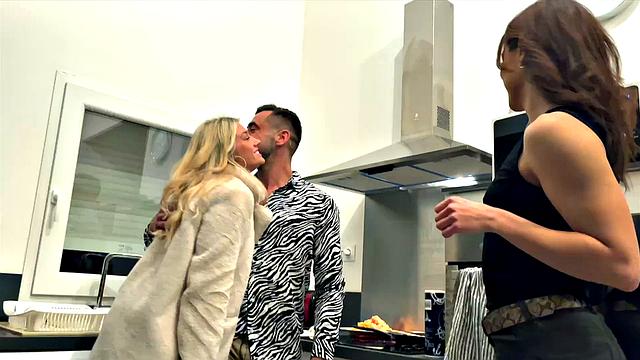 Jade seduces her best friend Miss Alice Wild