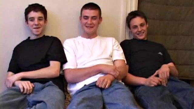 These three horny guys hook up for a hot threesome. They each get a taste of the other's dick, and Rick Waters ends up getting spit roasted by Mason Nite and Gunner Raines. Gunner is the first to blow.