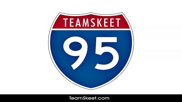 блондиночка думала, что справится, а член оказался посерьёзней