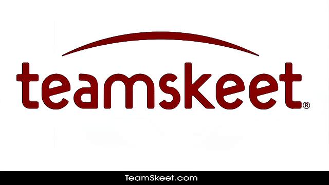 блондиночка думала, что справится, а член оказался посерьёзней