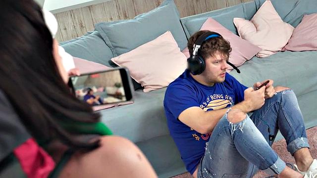 21yo backpacking babe assfucked by owner in her tight ass.