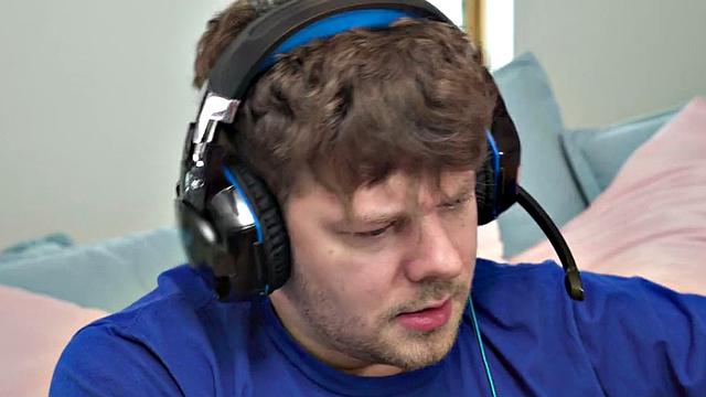 21yo backpacking babe assfucked by owner in her tight ass.