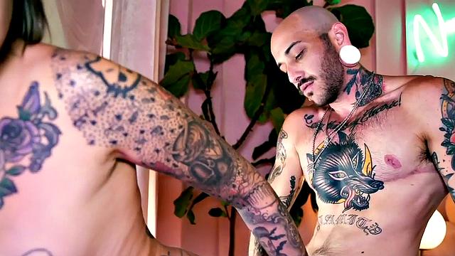 Strapon TS gets pussy licked by tattooed bae