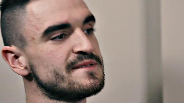 жена получает двойное проникновение на масляном массаже