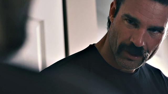 жена получает двойное проникновение на масляном массаже