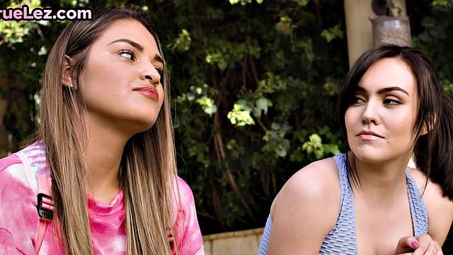 Dyke 21yo sluts love fingering while licking