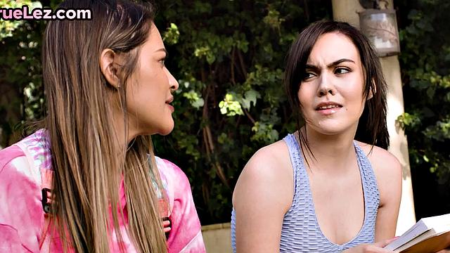 Dyke 21yo sluts love fingering while licking