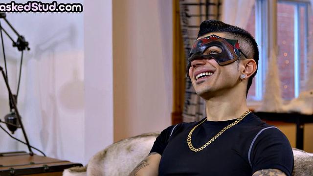Masked amateur stud gets sucked during casting