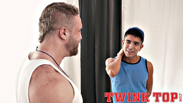 Мило Майлз заглатывает по самое горло и кайфует от римминга