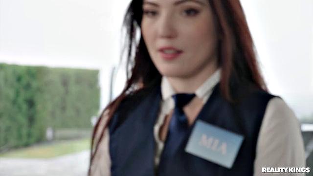 Викки Браун и Миа Эванс устраивают жаркий лесбийский массаж в спа-салоне