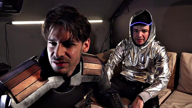 британская блондинка с тату крутит reverse cowgirl и ловит сперму с улыбкой