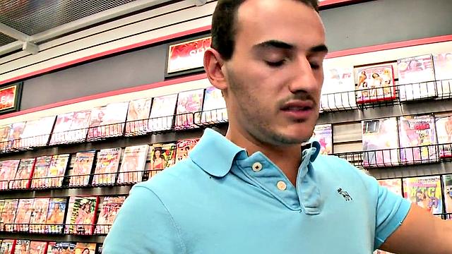 Fooled gloryhole straight enjoys Blowjob