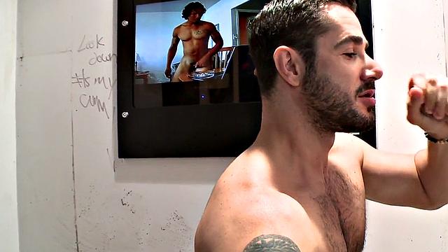 гетеро хотел обычный минет у дыры, а выдался бородатый сюрприз