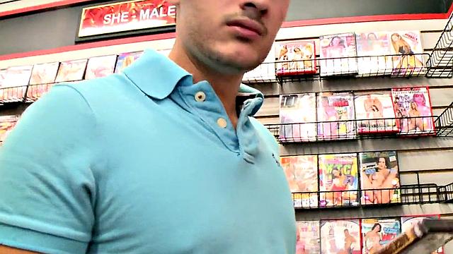 Fooled gloryhole straight enjoys Blowjob