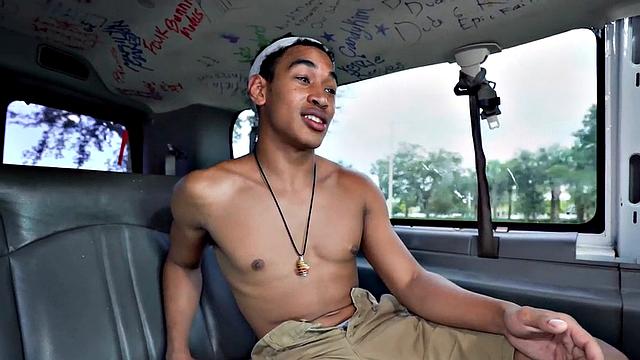 Str8 picked up Asian gives facial to cocksucking guy in van