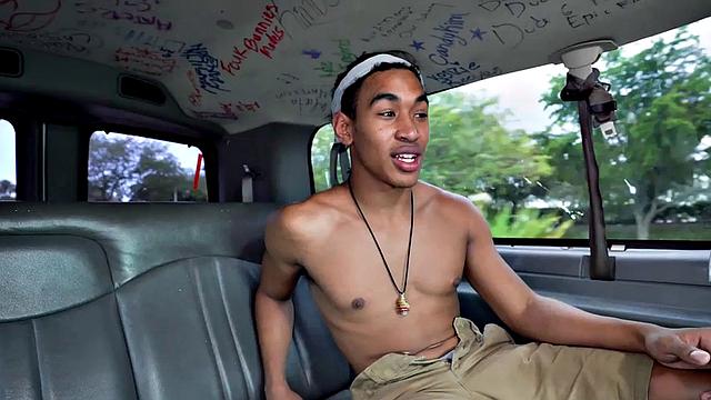 Str8 picked up Asian gives facial to cocksucking guy in van