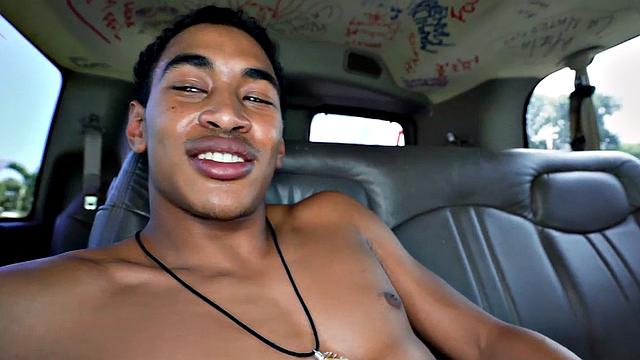 Str8 picked up Asian gives facial to cocksucking guy in van