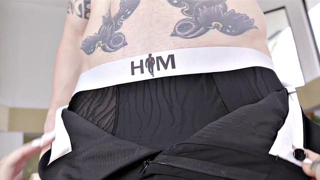 chloe temple раздевает alex legend и берет его в рот по полной