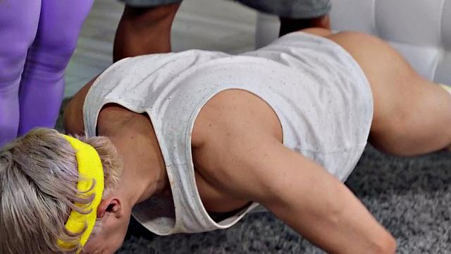 Bisex muscled MILF facesitting in 3some after head