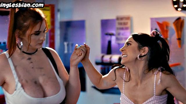 Big-titted lesbian seduces petite b4 eating her pussy