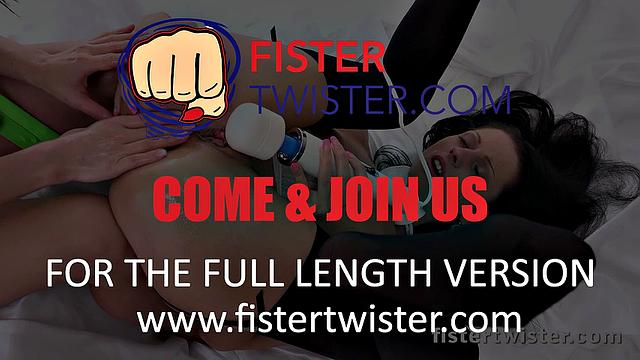 Fistertwister - July Sun Lexi Dona - Anal Fisting