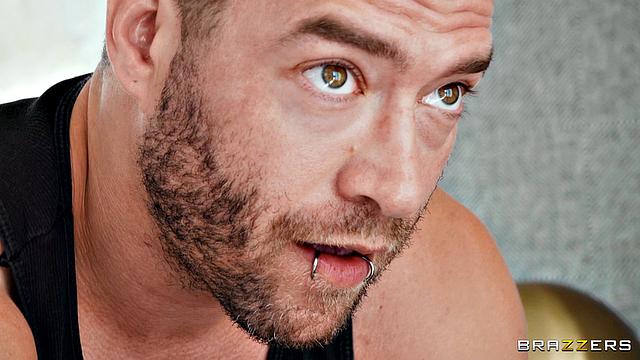 эма лезет в маленькое платье и тут же трахает ксандера