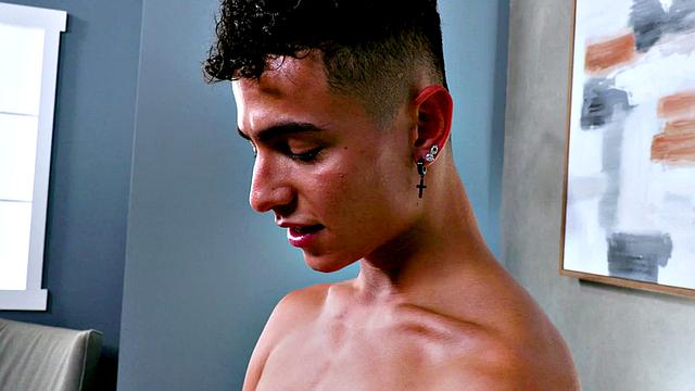 Amateur twink jerks off while dildoing and cums hard on the couch