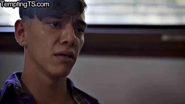 Cutie 21yo babe bouncing on TS GF