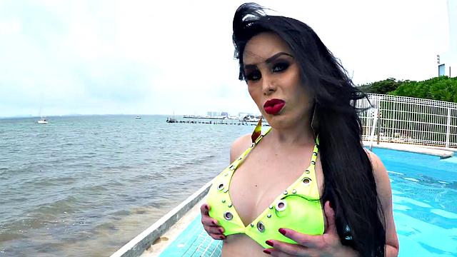 Watch this oily big-ass Latina get her facefucked before being pounded in a steamy outdoor couple session