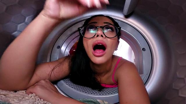 Pussytoying MILF rammed by her BF in laundry room