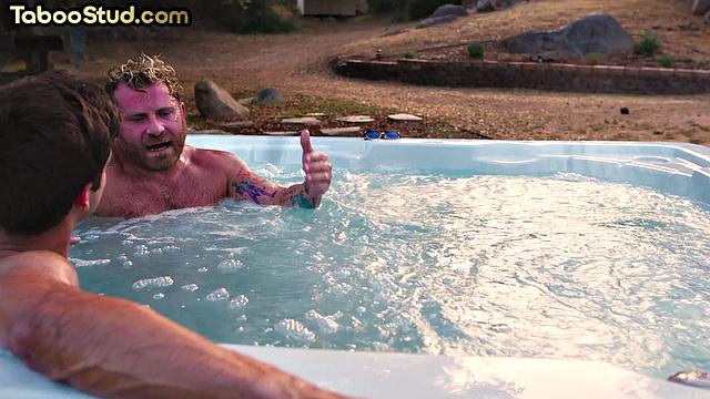 жаркий латинский красавец покоряет мохнатого медведя в жестком гей-анале, страсть на пределе!