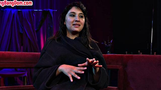 Cutie gangbanged at night club