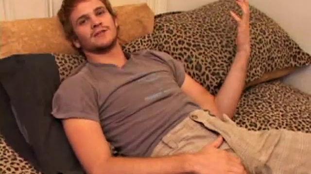 зах питерс дрочит в транспорте и кончает себе в рот