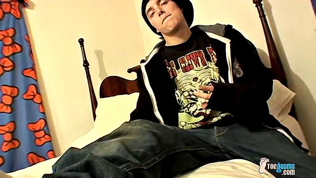 Barefoot Cumshot by Blinx - Blinx