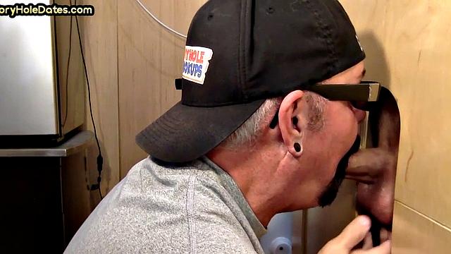 Real gaydaddy sucks gloryhole penis in private video