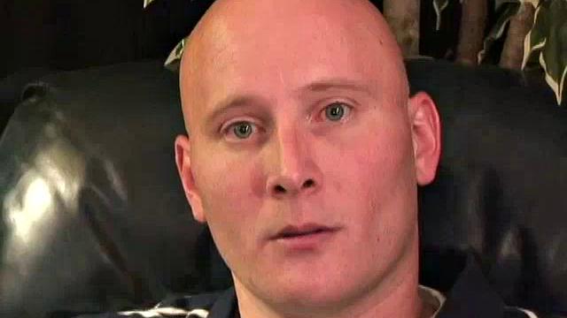 Лекс дрочит и шутит - руки заняты, а язык остр