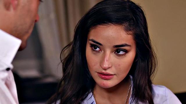 Секретарша закрыла все дела - теперь только оргазм на лице