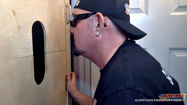 Married Guy Gets Blown At The Gloryhole