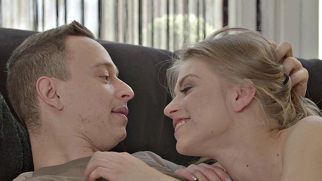 21 SEXTURY - Guy Gets Warmed Up By Hot Girl And Wet Pussy