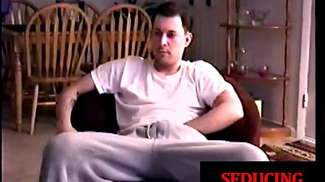 Jerking straight jock gets his hard dick blown