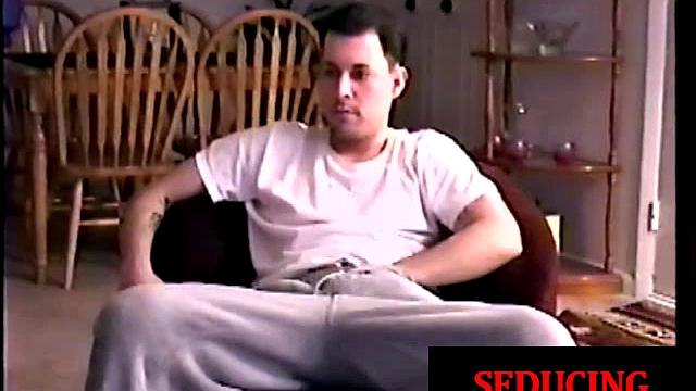 Jerking straight jock gets his hard dick blown