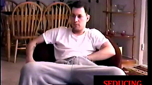 Jerking straight jock gets his hard dick blown