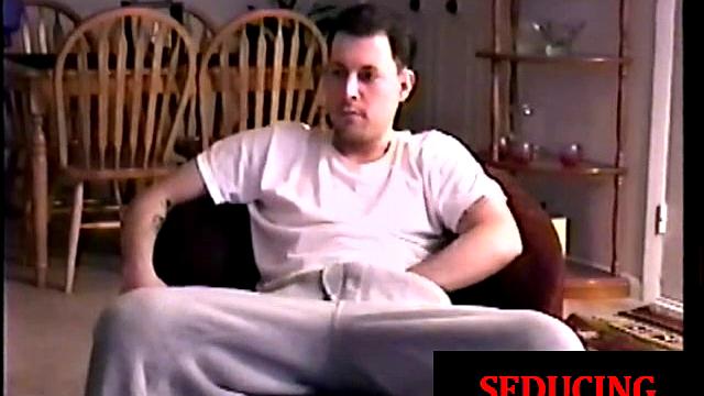 Jerking straight jock gets his hard dick blown