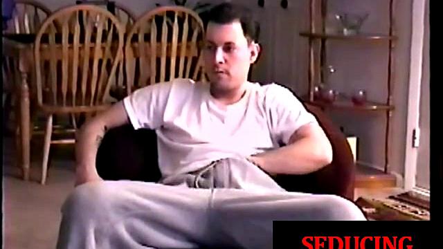 Jerking straight jock gets his hard dick blown