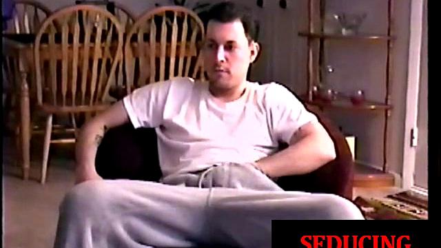 Jerking straight jock gets his hard dick blown