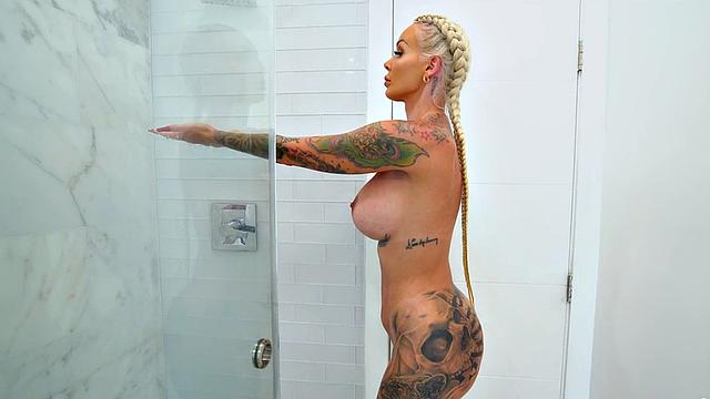 Slutty MILF creampied by BBC in wet pussy hole