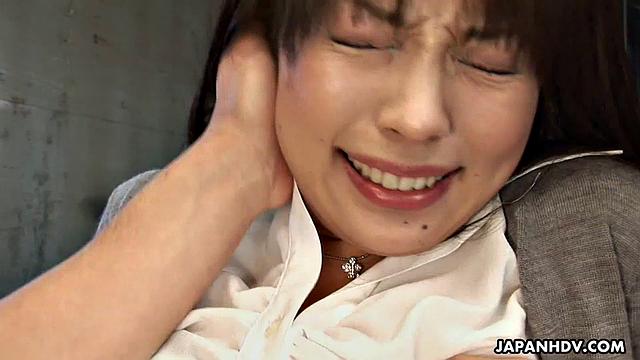 Shizuka Minami moans in a kinky threeway