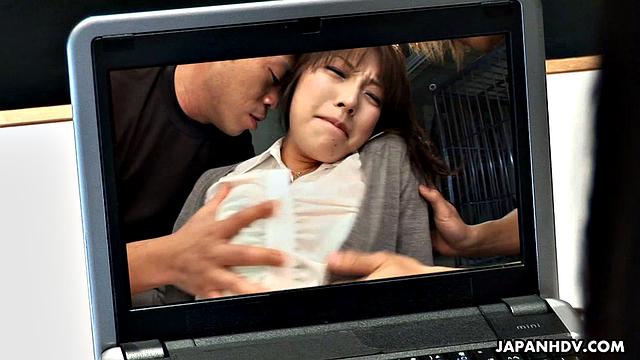 Shizuka Minami moans in a kinky threeway