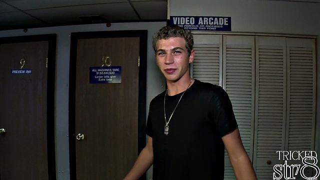 Fooled guy trying gay gloryhole