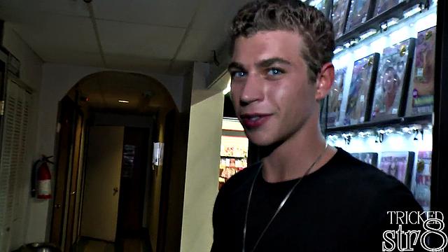 Fooled guy trying gay gloryhole